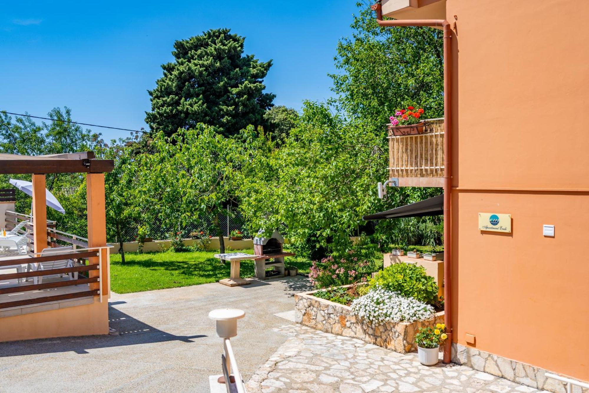 E-M Apartments With Private Pool Vinkuran Exterior foto